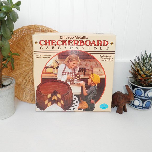 Vintage 1970's Chicago Metallic Checkerboard Cake Pan Set in Box Silverstone 70s - Picture 3 of 7
